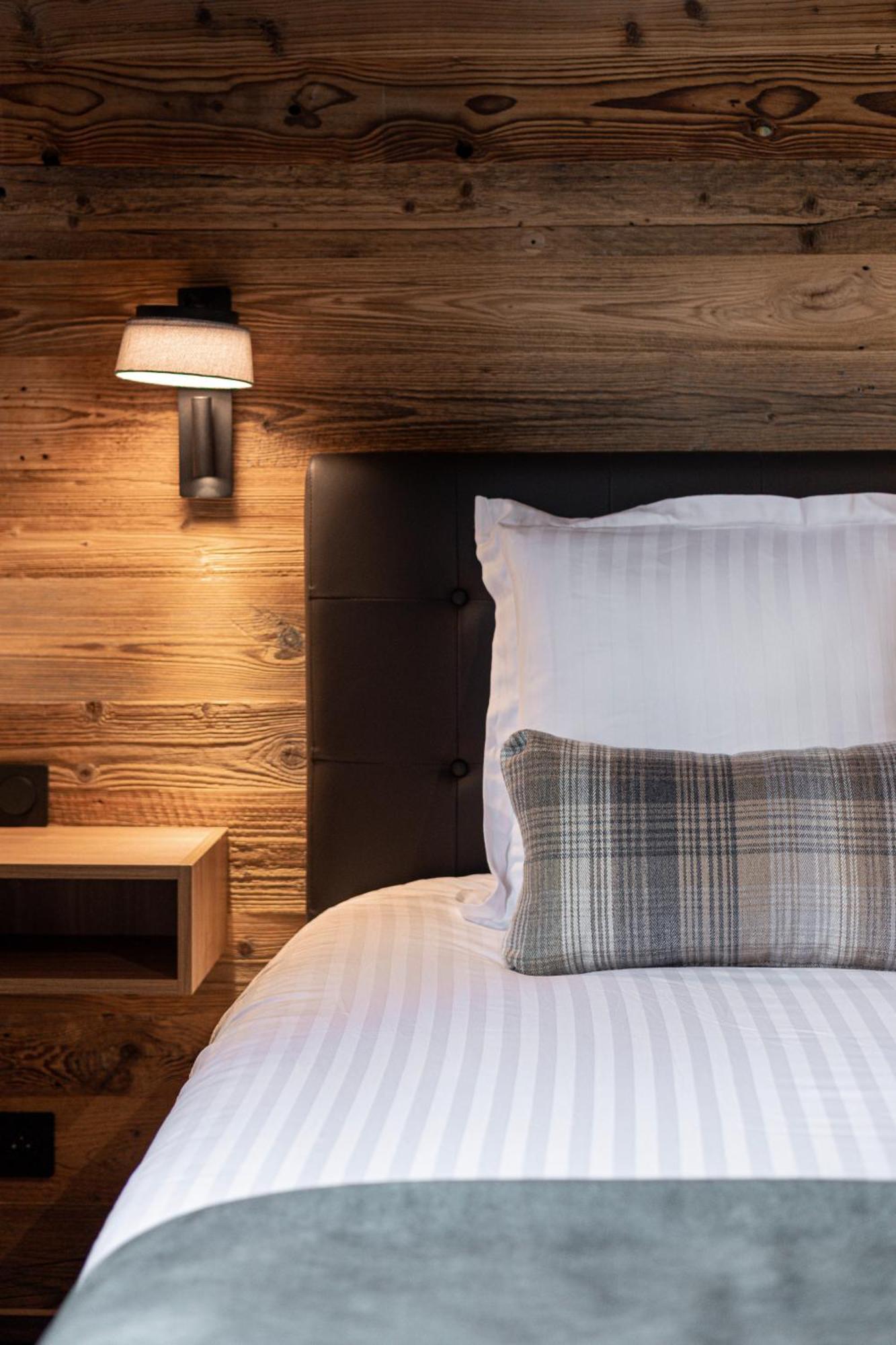 Les Lodges Du Lac Saint-Alban-de-Montbel Екстериор снимка