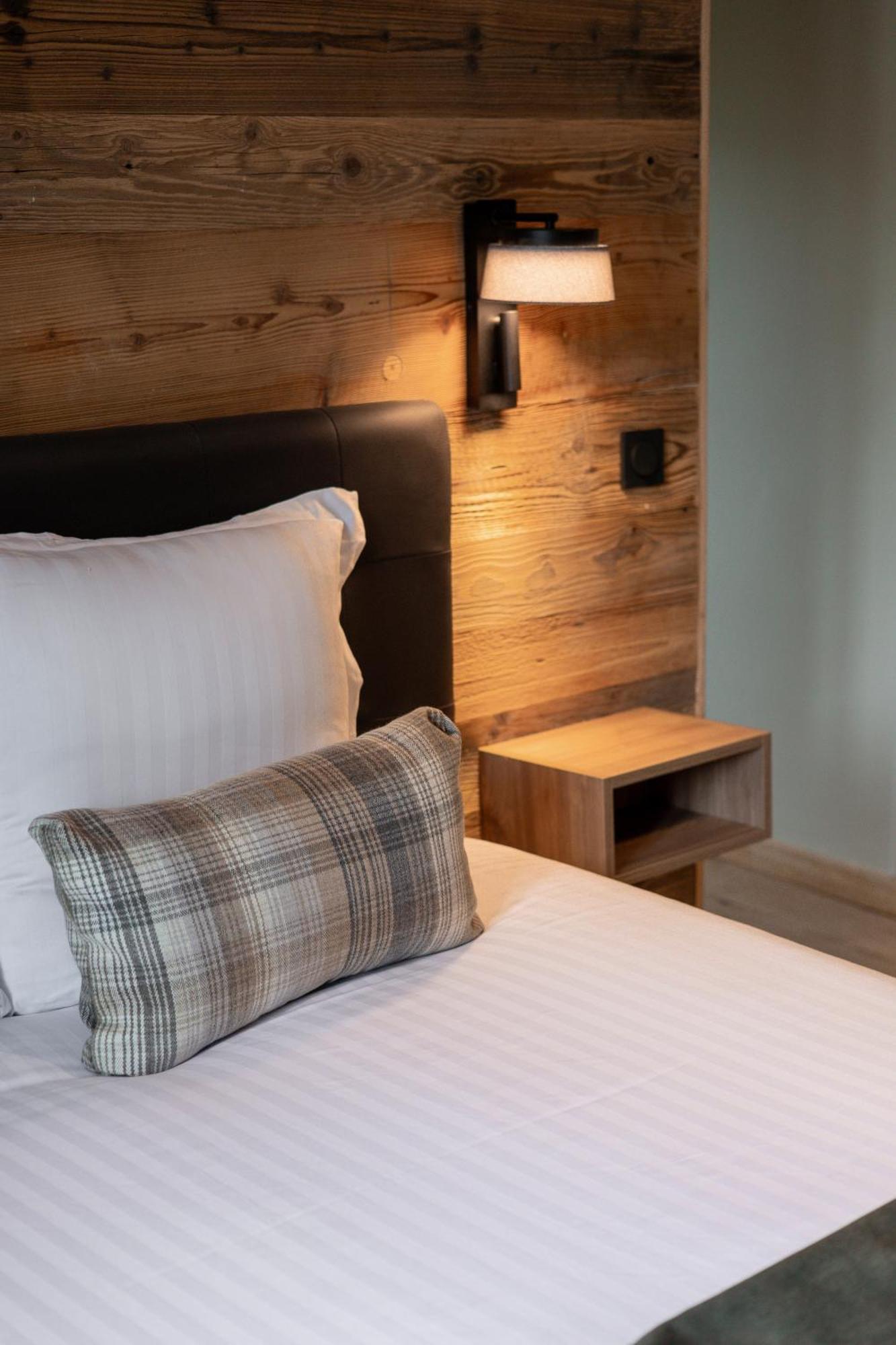 Les Lodges Du Lac Saint-Alban-de-Montbel Екстериор снимка