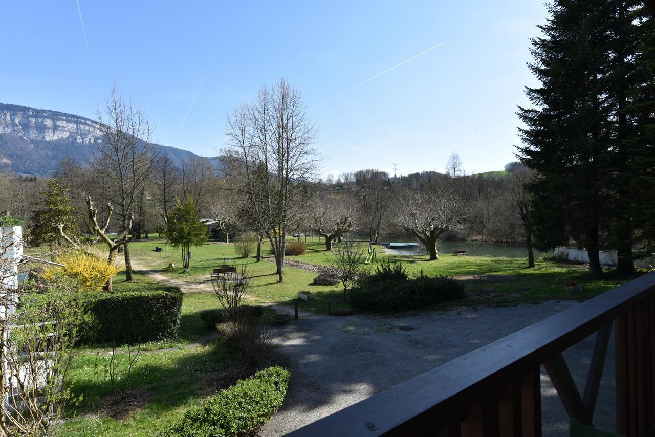 Les Lodges Du Lac Saint-Alban-de-Montbel Екстериор снимка