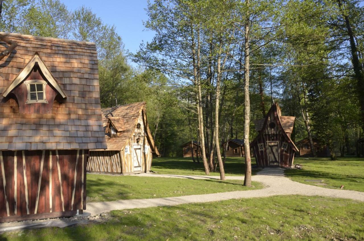 Les Lodges Du Lac Saint-Alban-de-Montbel Екстериор снимка