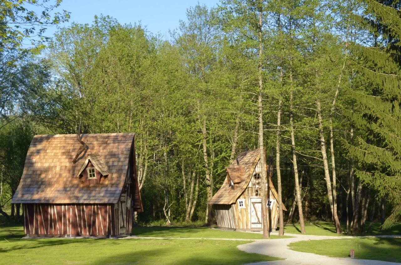 Les Lodges Du Lac Saint-Alban-de-Montbel Екстериор снимка