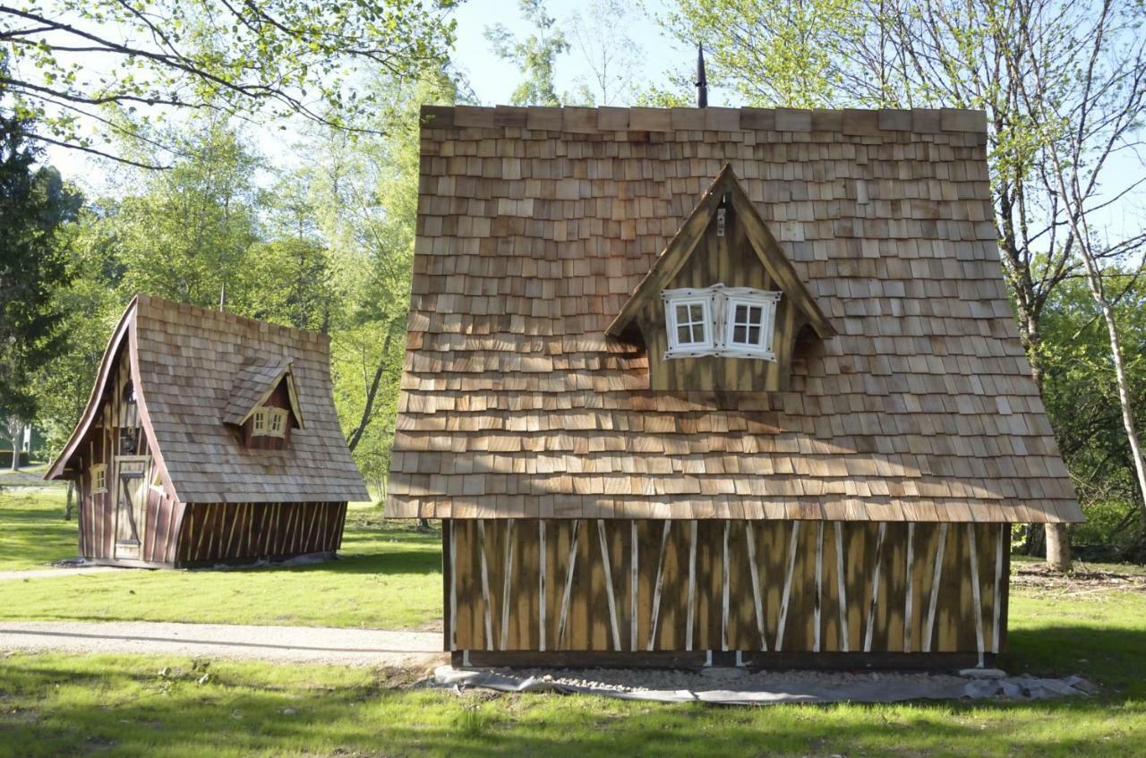 Les Lodges Du Lac Saint-Alban-de-Montbel Екстериор снимка