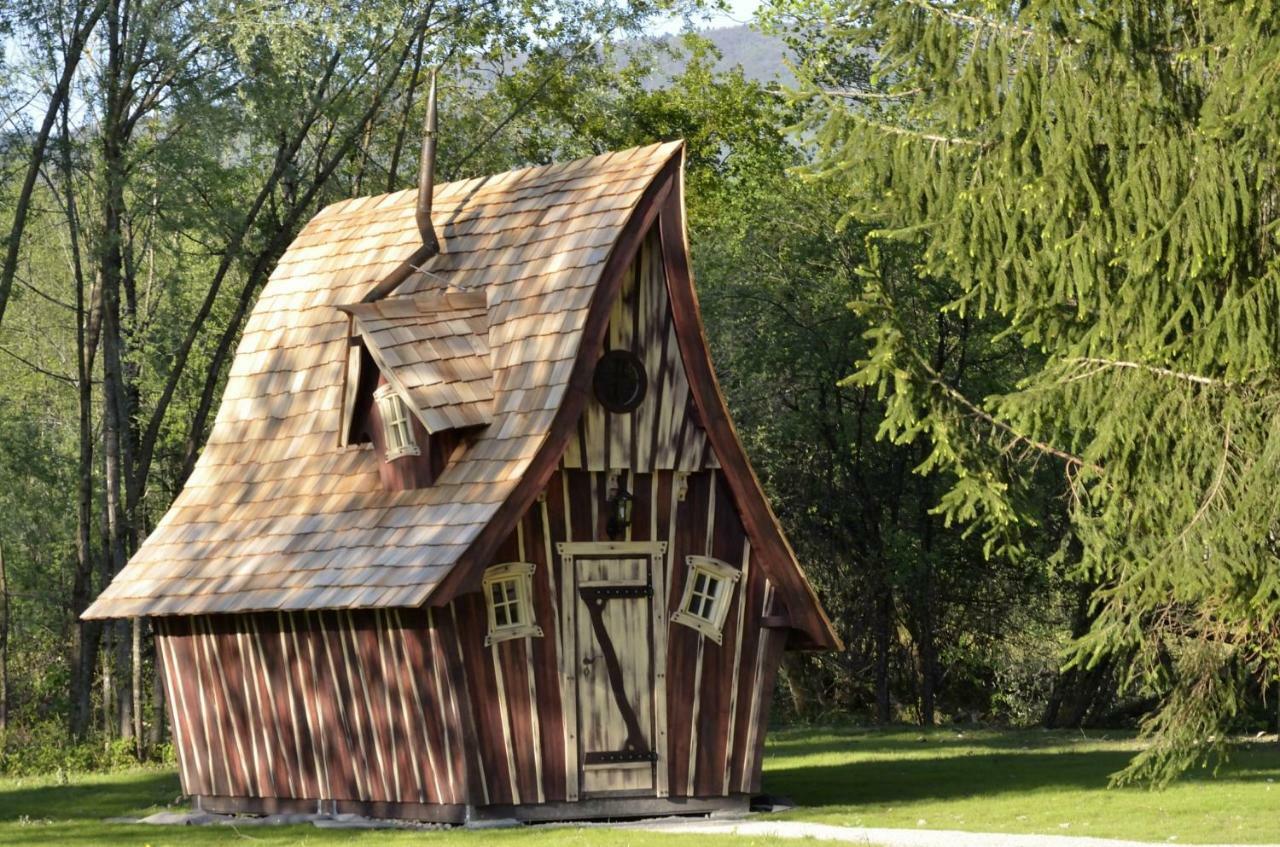 Les Lodges Du Lac Saint-Alban-de-Montbel Екстериор снимка