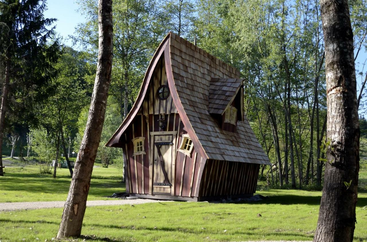 Les Lodges Du Lac Saint-Alban-de-Montbel Екстериор снимка