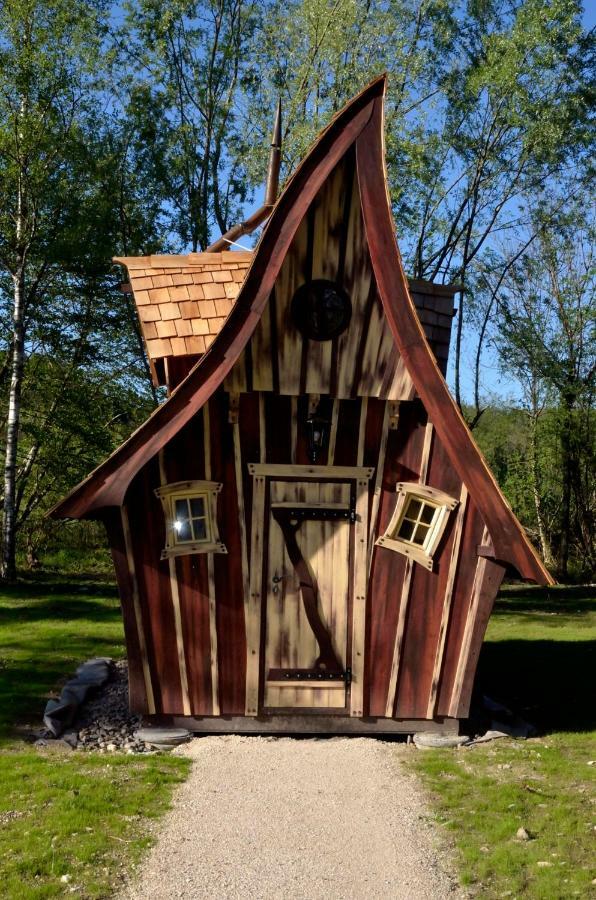 Les Lodges Du Lac Saint-Alban-de-Montbel Екстериор снимка