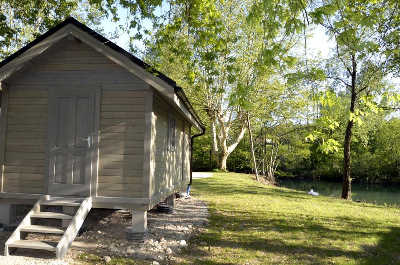 Les Lodges Du Lac Saint-Alban-de-Montbel Екстериор снимка