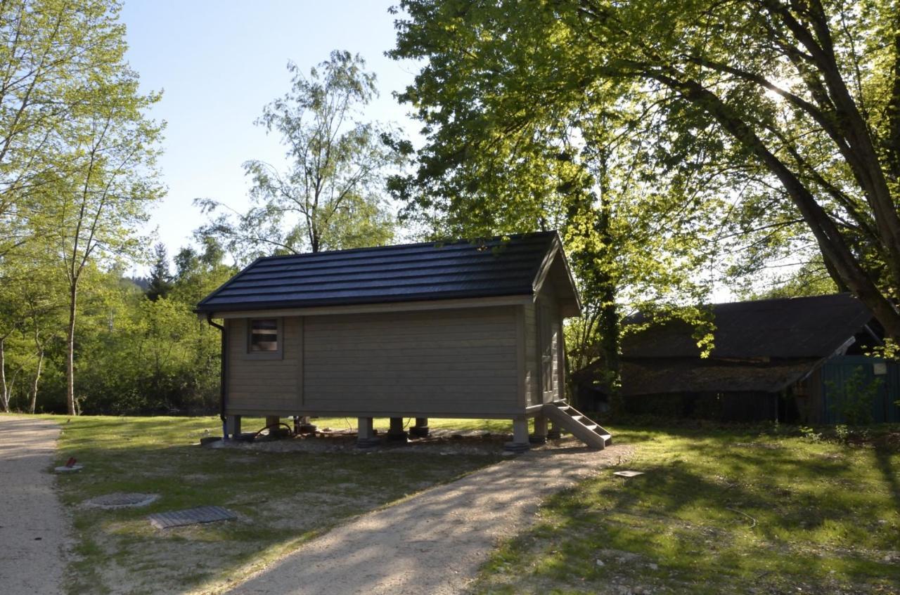 Les Lodges Du Lac Saint-Alban-de-Montbel Екстериор снимка