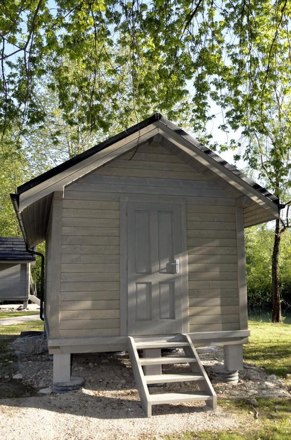 Les Lodges Du Lac Saint-Alban-de-Montbel Екстериор снимка