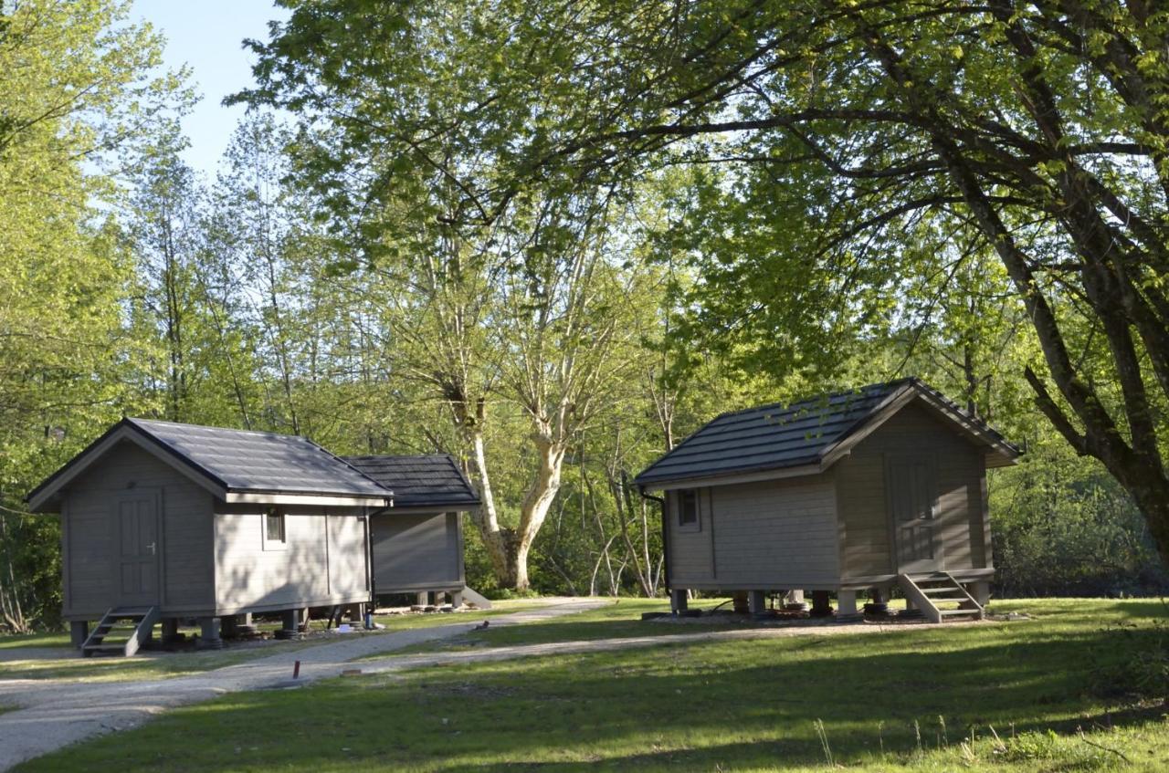 Les Lodges Du Lac Saint-Alban-de-Montbel Екстериор снимка